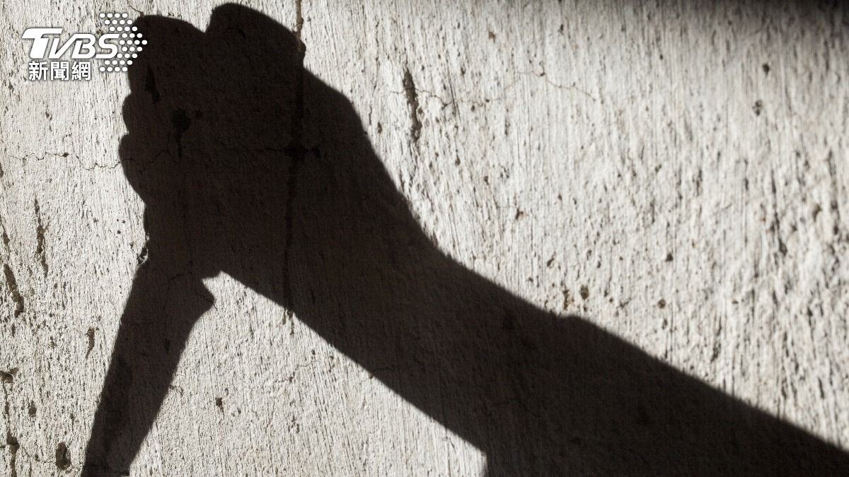 男同事稱她「38女人」越南女新仇舊恨持刀砍脖 判4年2月被驅逐