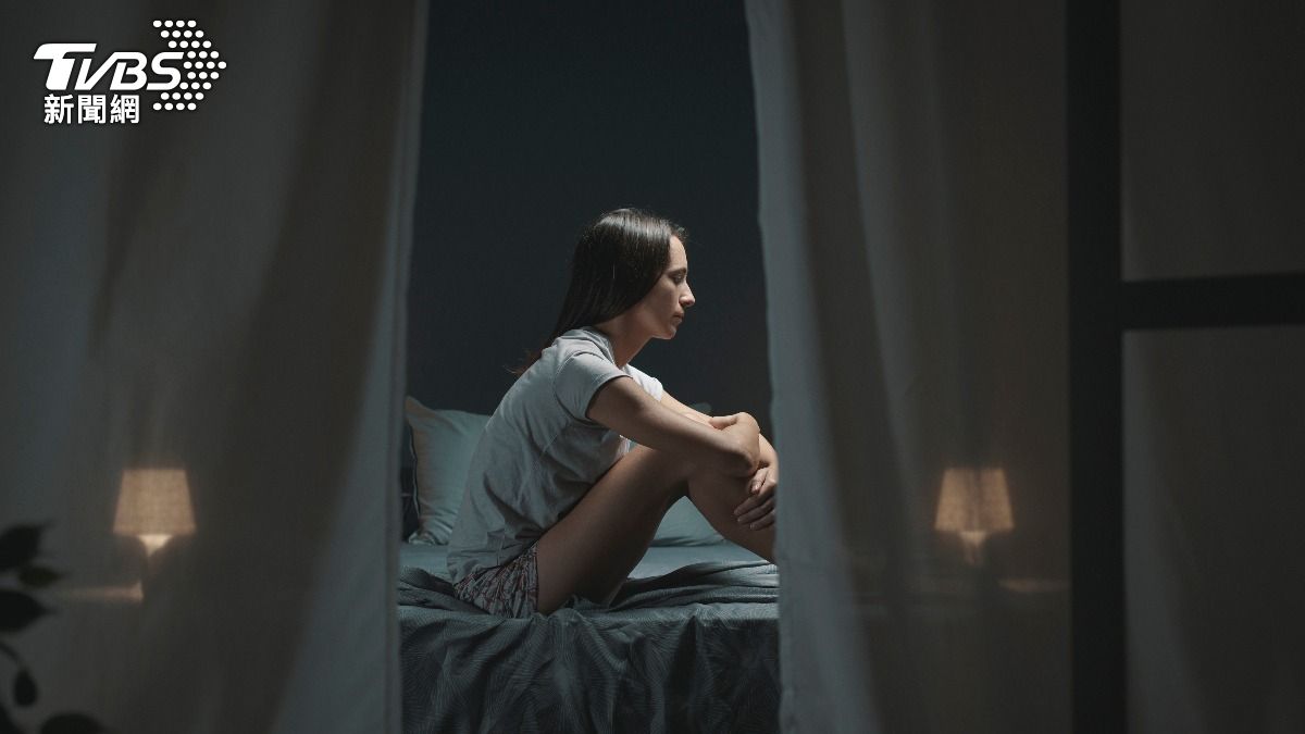 總是一個人偷哭!4星座女「夜晚愛EMO」 她習慣累積壓力