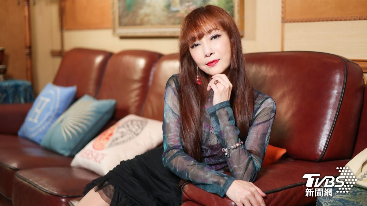 胡文英靠著孩子的陪伴走出陰影。(圖/趙世平攝)