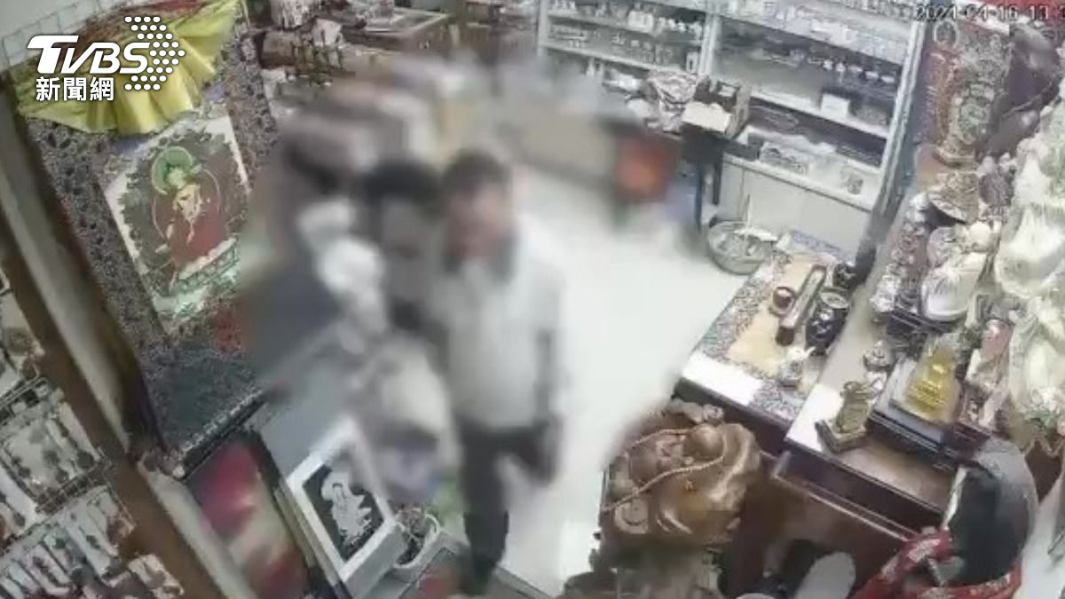 眾神明前闖店偷錢!「70歲老竊賊」得手1萬元遭法辦