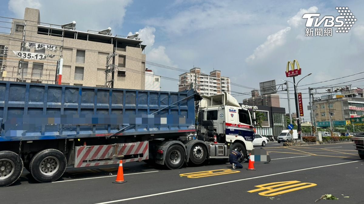 高雄砂石車右轉撞雙載夫妻 尪見妻魂斷輪下悲喊:怎麼不是我