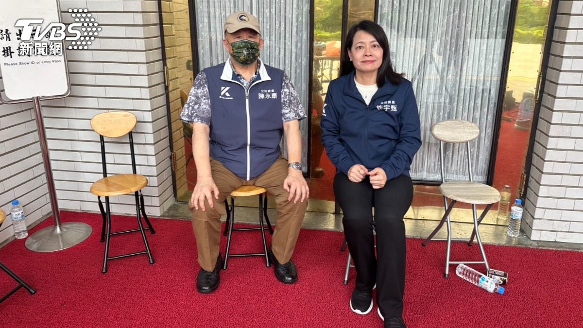 藍委輪班守議場門口。(圖/林至柔攝)