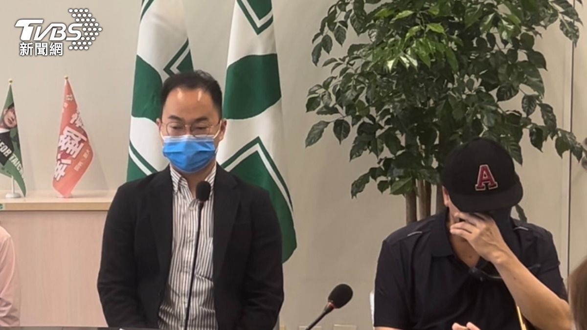 台中夫妻誆蓋殯儀館 輪椅伯4億土地「遭偽造過戶」無助落淚