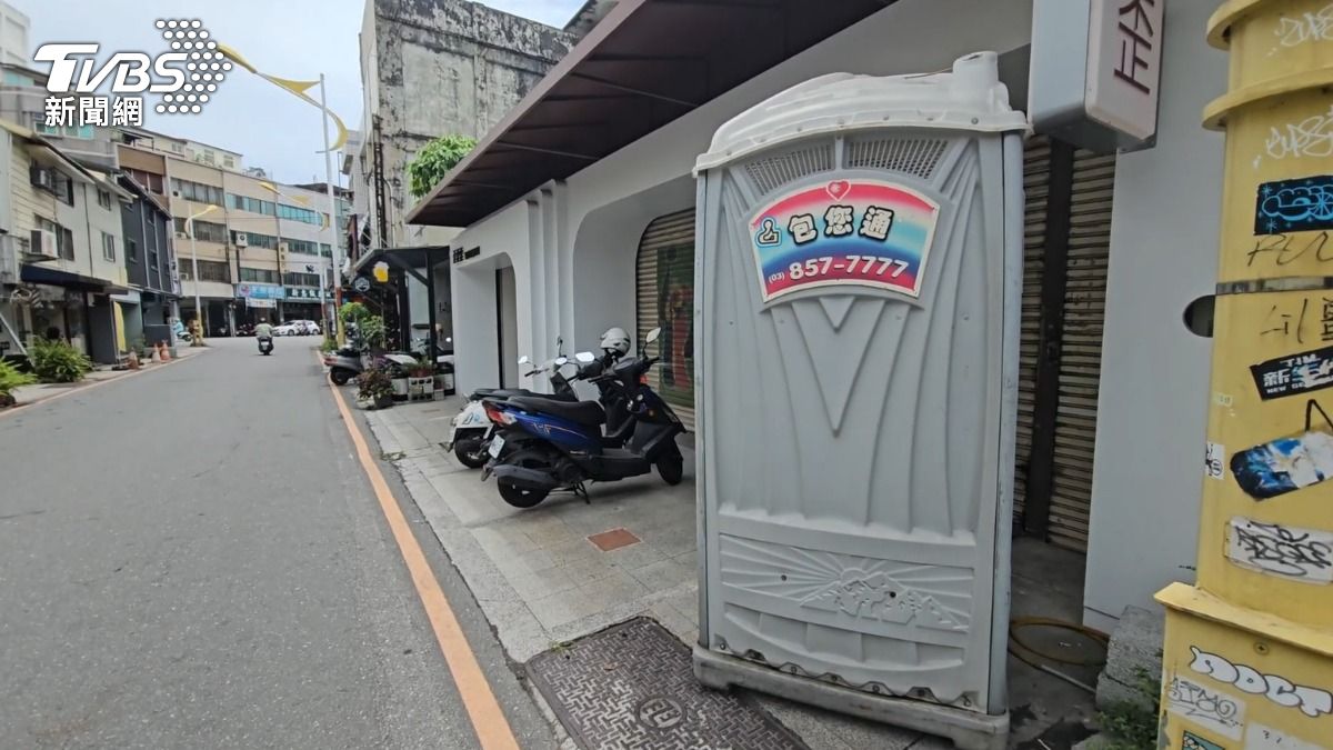 甜點店廁所被拆,店家不滿建商沒通知。(圖/TVBS)