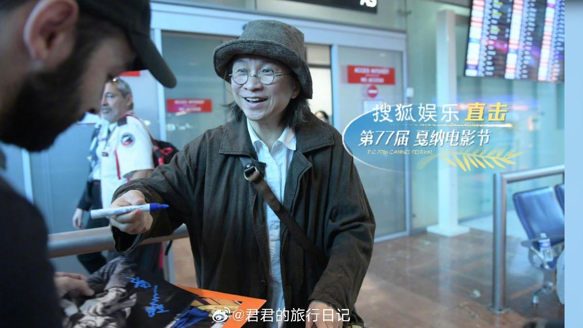《醬園弄》導演陳可辛與家人一同抵達坎城。(圖/翻攝自微博)
