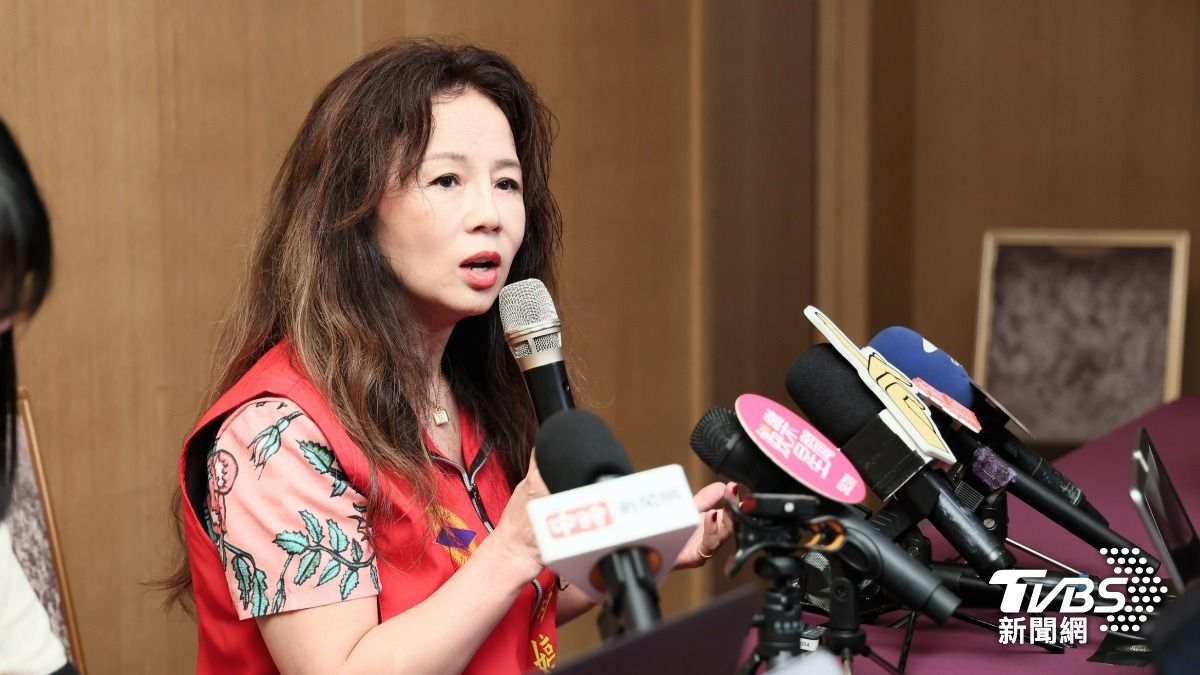 資深藝人爆衝突!潑水、拉下台場面失控 曹雨婷遭嗆委屈痛哭全說了