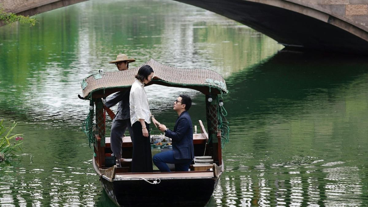 低調的求婚儀式。(圖/翻攝自IG)