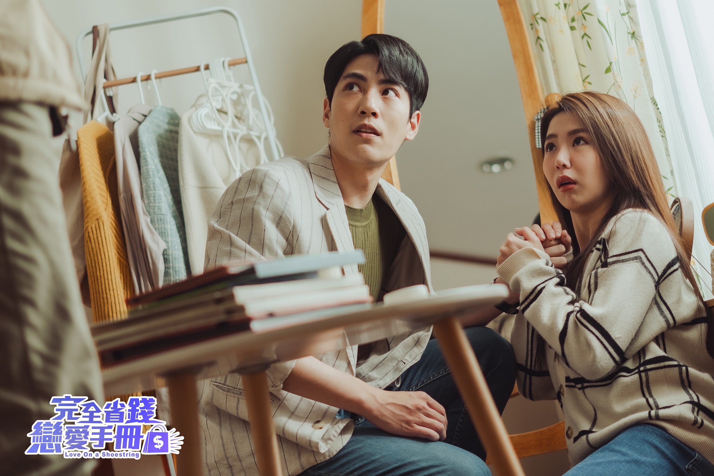 林子閎(左)造訪郭書瑤閨房,檢場前來關心。(圖/TVBS)