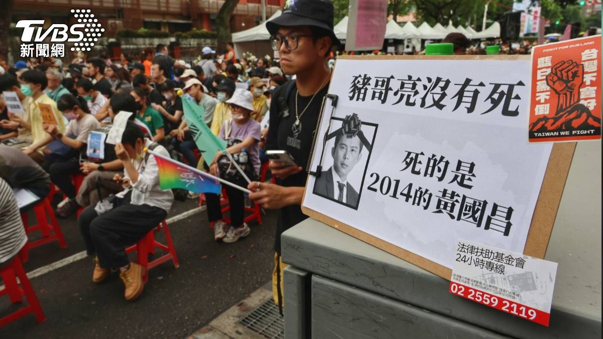 立法院場外抗議，號稱已經達到七千人集結。(圖/葉志明攝)