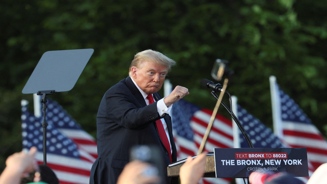 川普直搗「深藍」紐約選區搶票 稱移民組軍隊從內部攻美