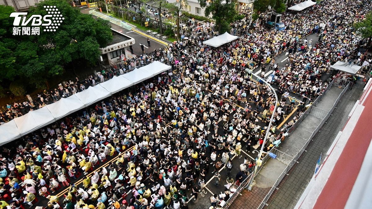 抗議人數眾多，現場人山人海。（圖／胡瑞麒攝）