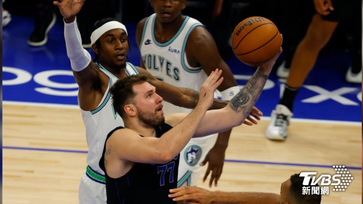 NBA/唐西奇準絕殺!3秒致勝球射暈灰狼 獨行俠西冠2連勝