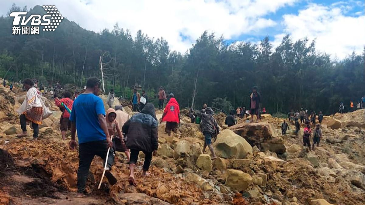 受山崩影響地區有3到4個足球場那麼大，當地居民更是多達3895人。（圖／達志影像美聯社）