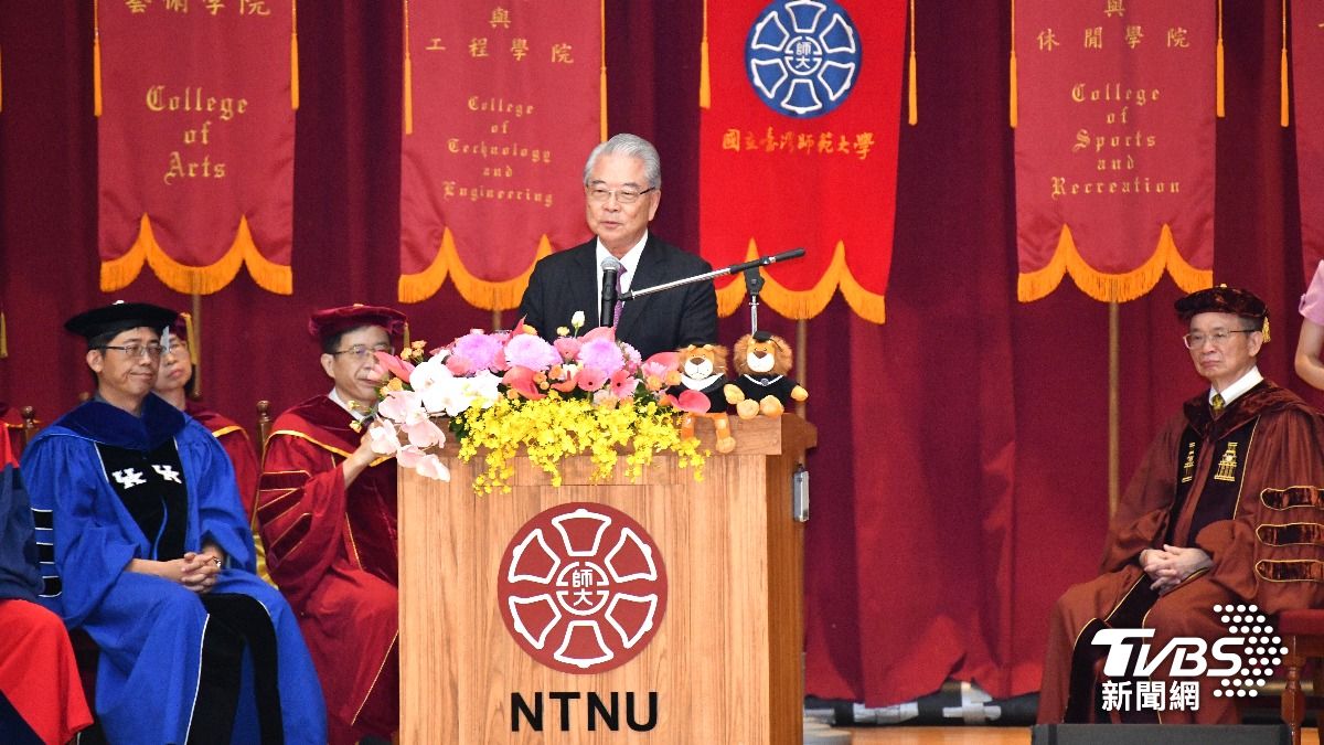 金仁寶集團董事長許勝雄到台師大畢業典禮發表演說。(圖／胡瑞麒攝)