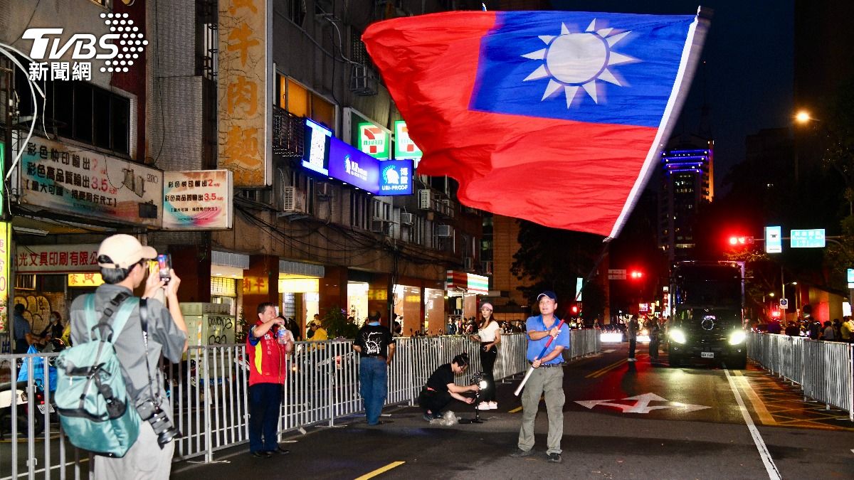 青島東、林森南路口有國會擴權支持者申請路權,晚間7時只有零星民眾。(資料圖/胡瑞麒攝)