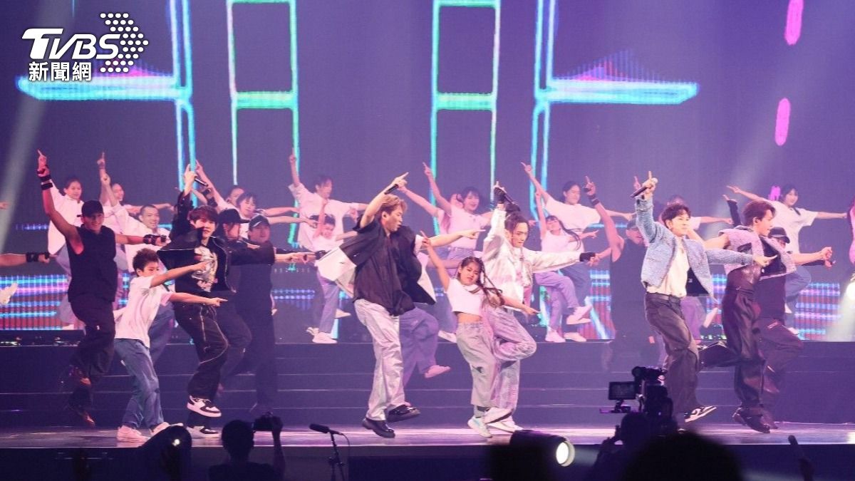 粉絲狂喜!Energy小巨蛋頒獎「突襲開唱」 撂人嗨跳16蹲