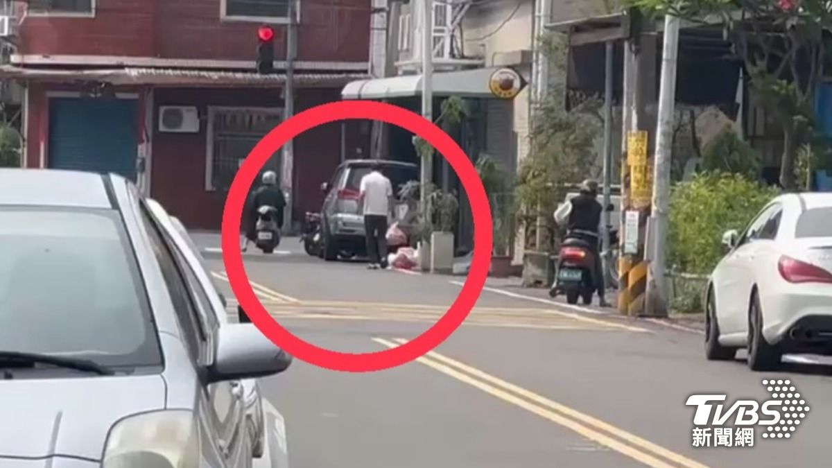 垃圾隨意棄置，導致周遭環境髒亂。（圖／民眾提供）