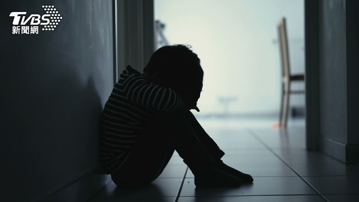 憂繳不出學費!爸媽再婚消失15年 孩怨「養不起別生」