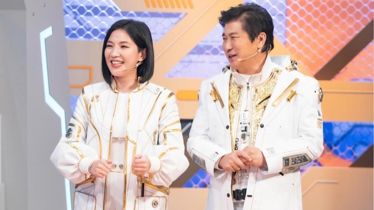 Sandra近期成為電視圈小白，與胡瓜共同主持TVBS 8點益智綜藝節目《拜託ATM》，收視屢創新高。（圖／翻攝自Sandra IG）