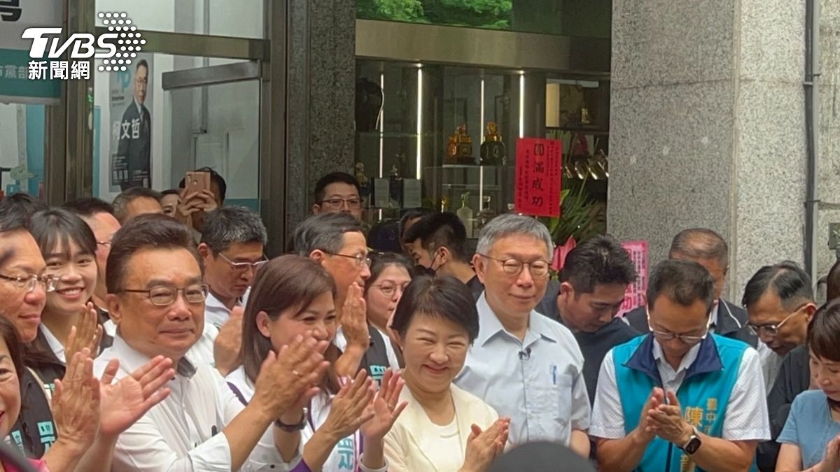盧秀燕與民眾黨主席柯文哲互動頻頻。(圖/林冠丞攝)