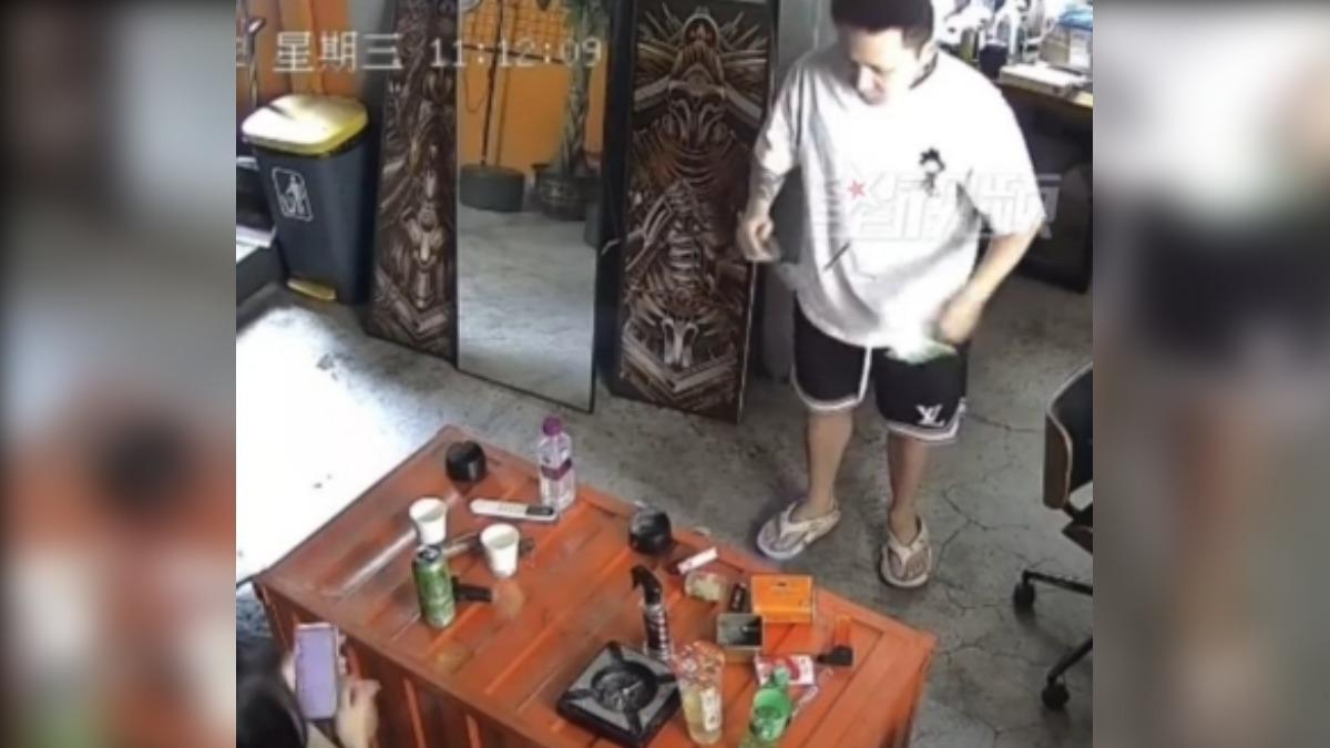 17歲陸妹想在「身上留男友名」 刺青師怒趕走:妳會後悔!