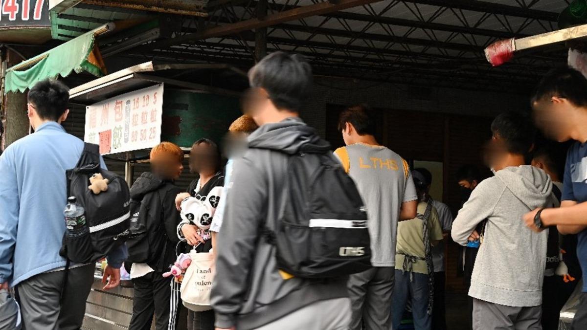 攤位就在台中南屯區嶺東路上、嶺東科技大學正門口的斜對角。（圖／糖糖‘s享食生活提供）