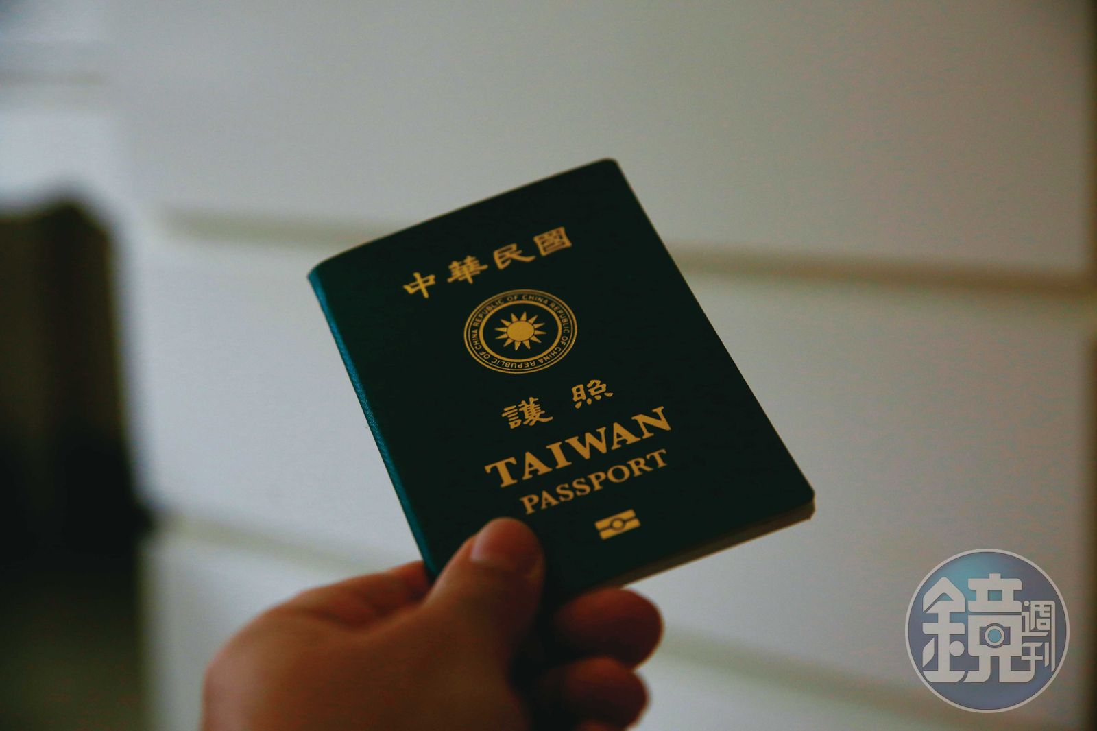 王信福當年持假護照闖關回台,結果在機場被逮。(圖/鏡週刊)