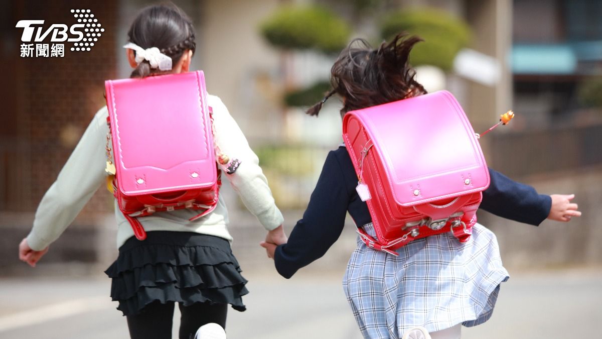 日小6女學生不想「裸上身」讓男醫健檢落淚　老師駁：是規定