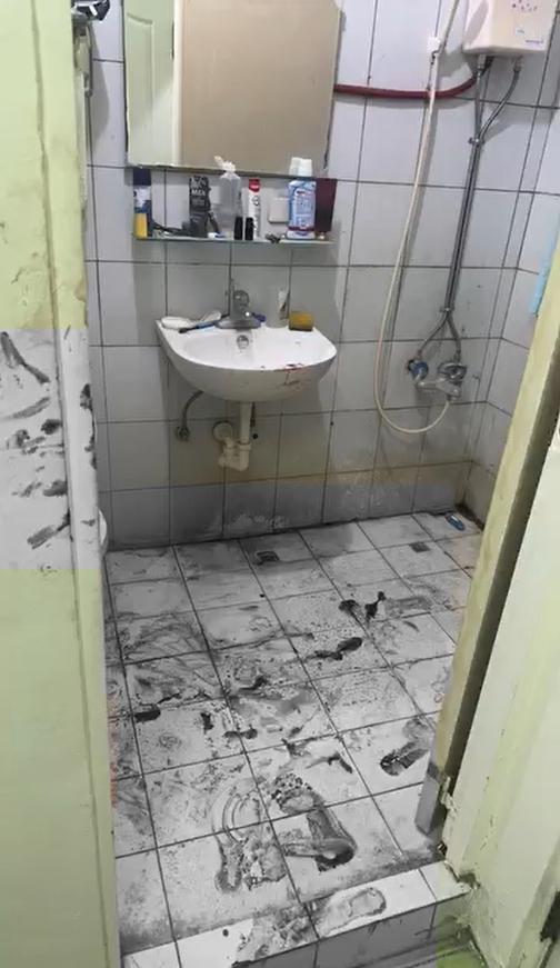 爆出性侵案,但實際上是男子踢到魚缸流血。(圖/翻攝自爆料公社)