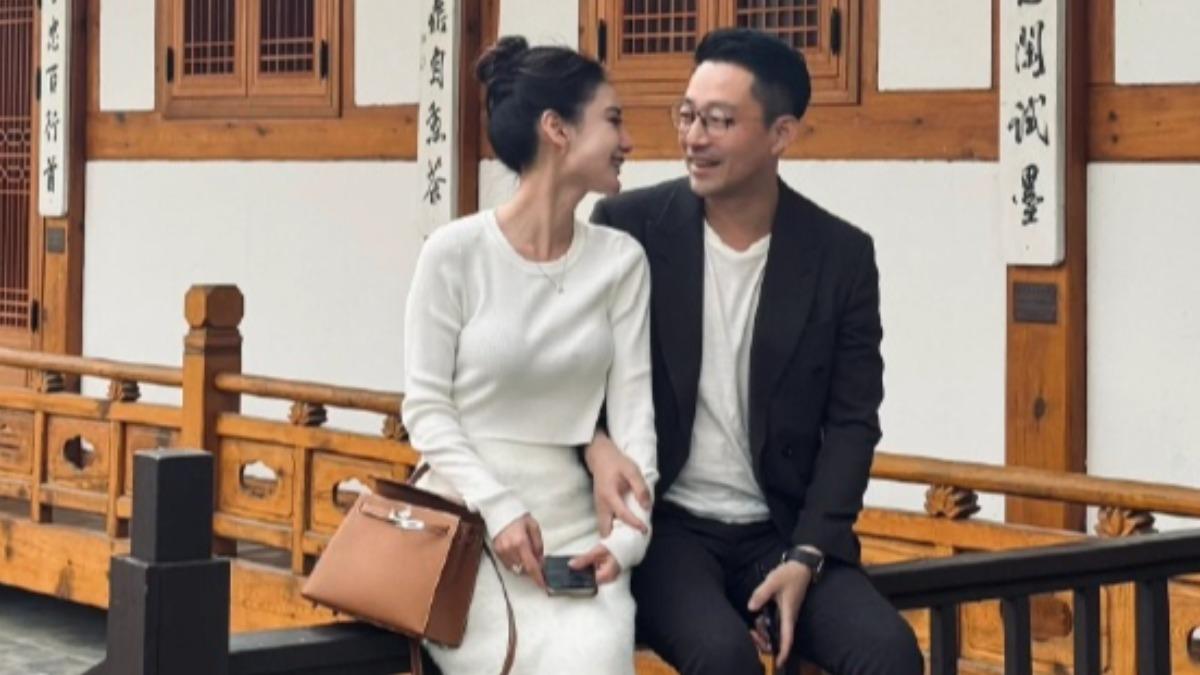 汪小菲今年1月公開和Mandy的戀情。(圖/翻攝自微博)