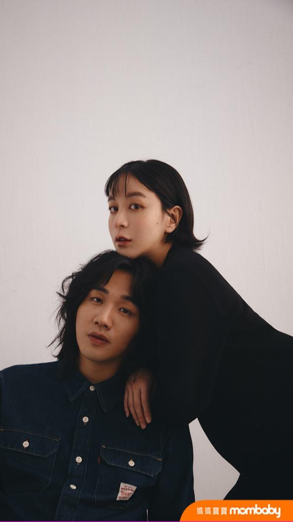 李權哲和梁凱莉升格當新手爸媽。(圖/媽媽寶寶雜誌提供)