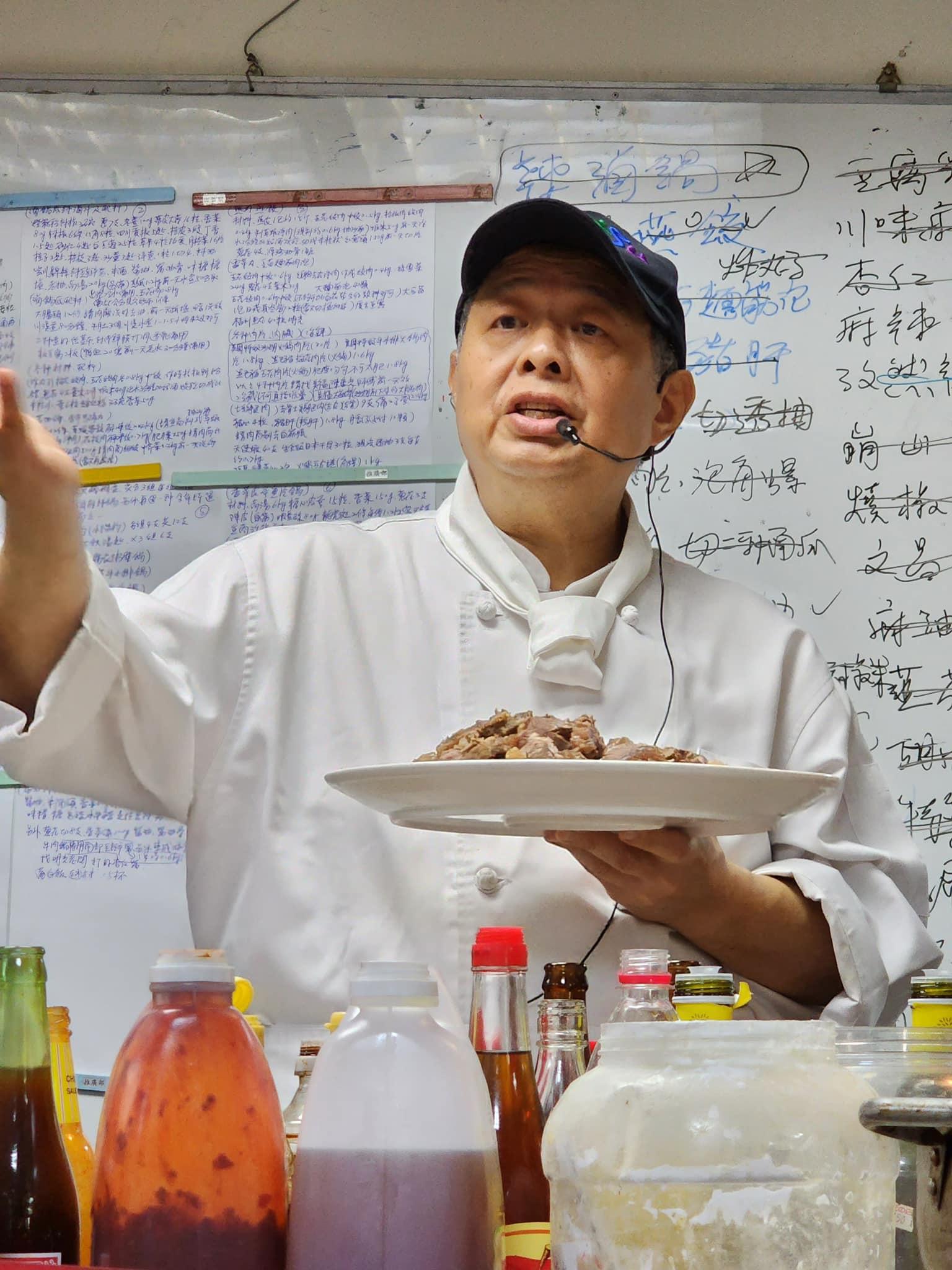 曾秀保送醫裝上葉克膜,搶救不治。(圖/翻攝自王瑞瑤臉書)