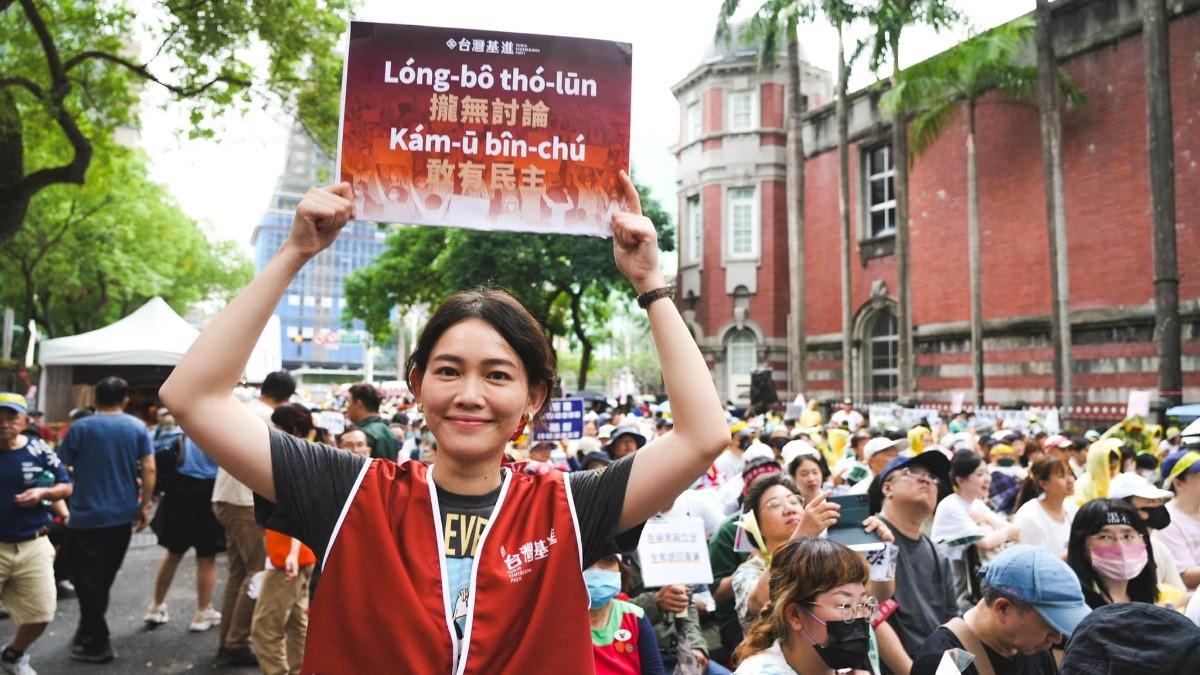 賴清德盼國人體諒「舔共藝人」!吳欣岱痛批:誰來體諒我們