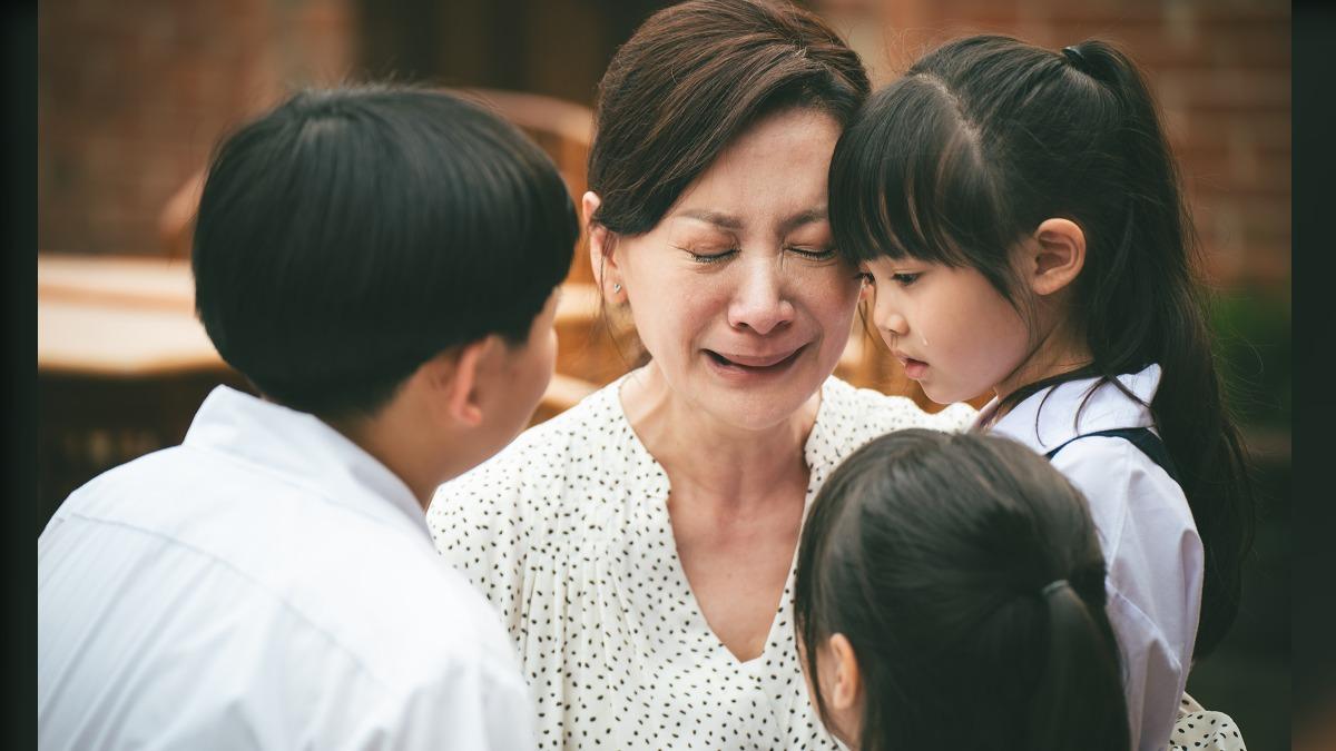 《勇氣家族》陳亞蘭被迫當寡婦崩潰 亡夫入夢安慰:最後會好的