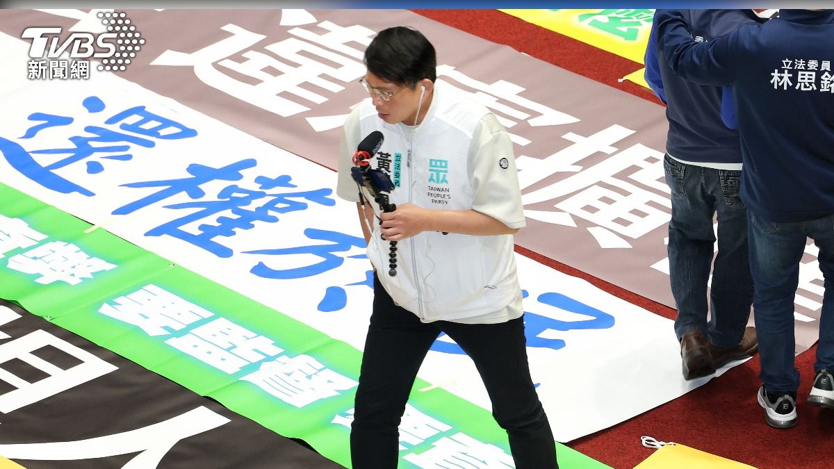 黃國昌直播。(圖/葉志明攝)