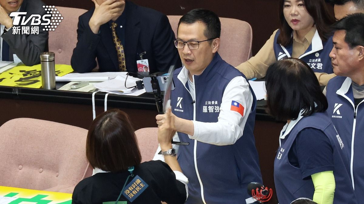遭邱議瑩呼巴掌 羅智強喊告:要她為暴力付出代價