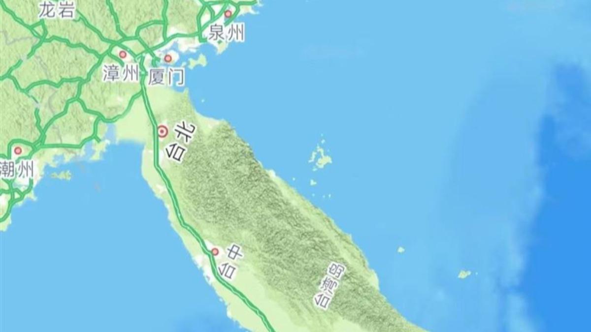 從圖片中可以看到,合成後的圖直接把台北拉過去廈門下面。(圖/翻攝自小紅書)