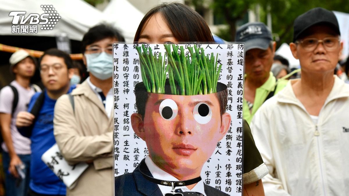 反修法者抗議文宣。(圖/胡瑞麒攝)