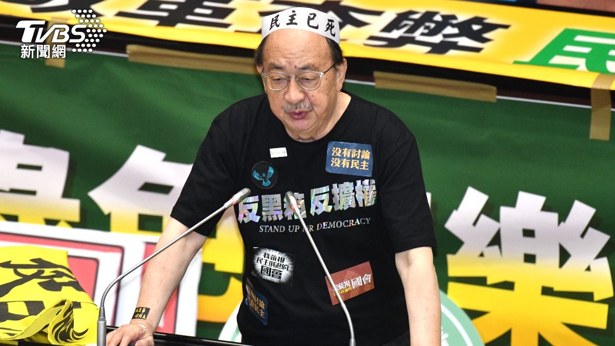 黃國昌爆柯建銘「獨佔休息室哈菸」 北市衛生局接獲檢舉要查了