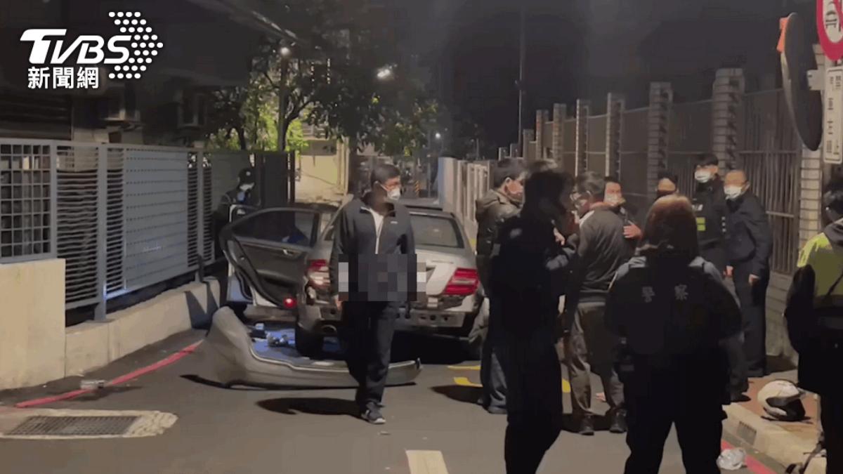 賓士車拒檢市區狂飆!新北警轟3槍打死乘客 高院再判無罪