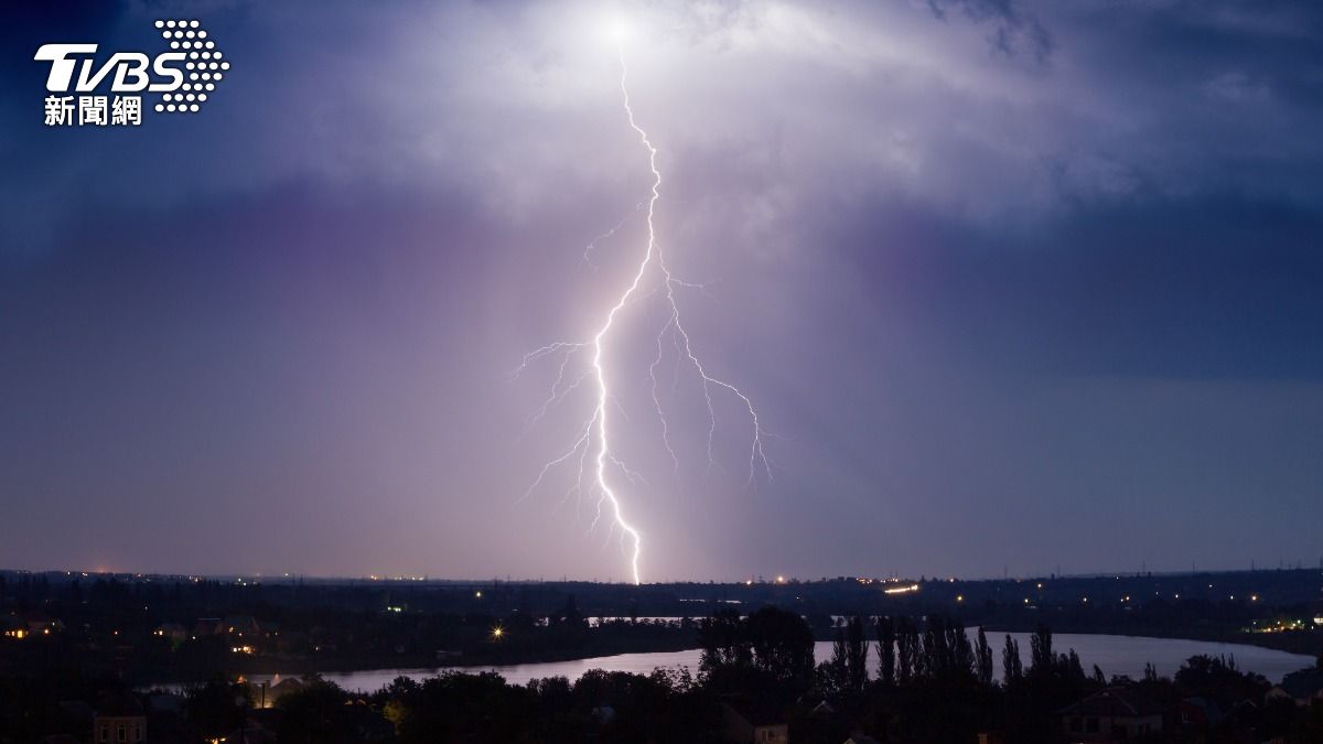 美國夏季是雷擊最常見的季節,6月更是高峰期。(示意圖/達志影像shutterstock)