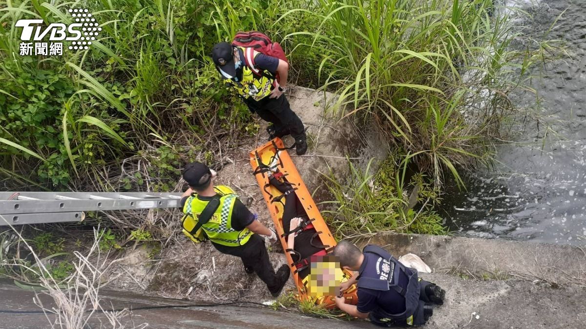 離婚情緒低落女騎車散心！慘跌溪床受困　靠前夫神救援