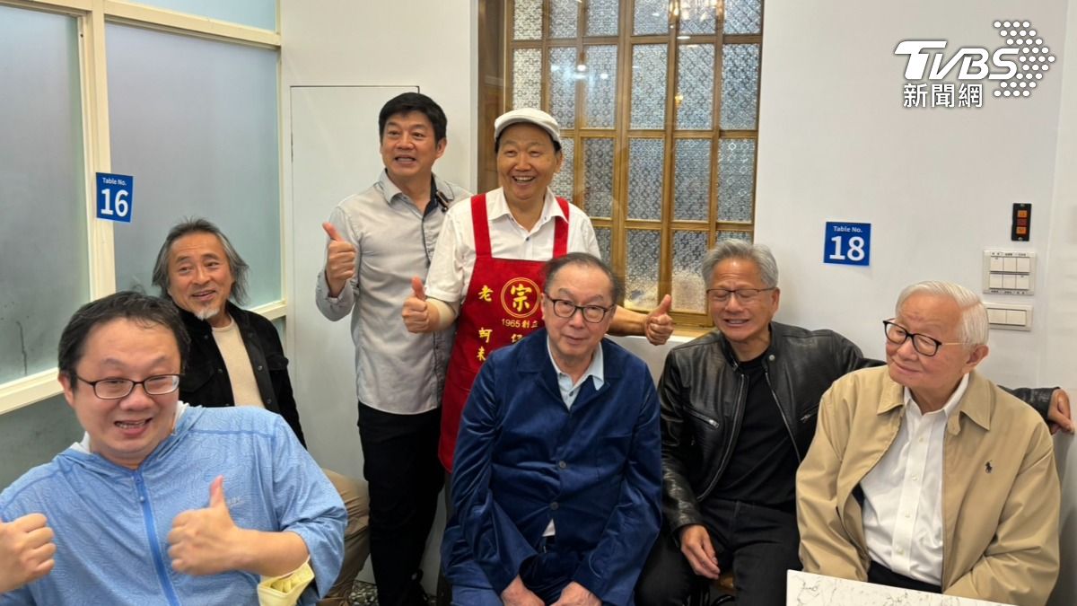 廣達董事長林百里(右3)親自招待貴賓。(圖/TVBS)