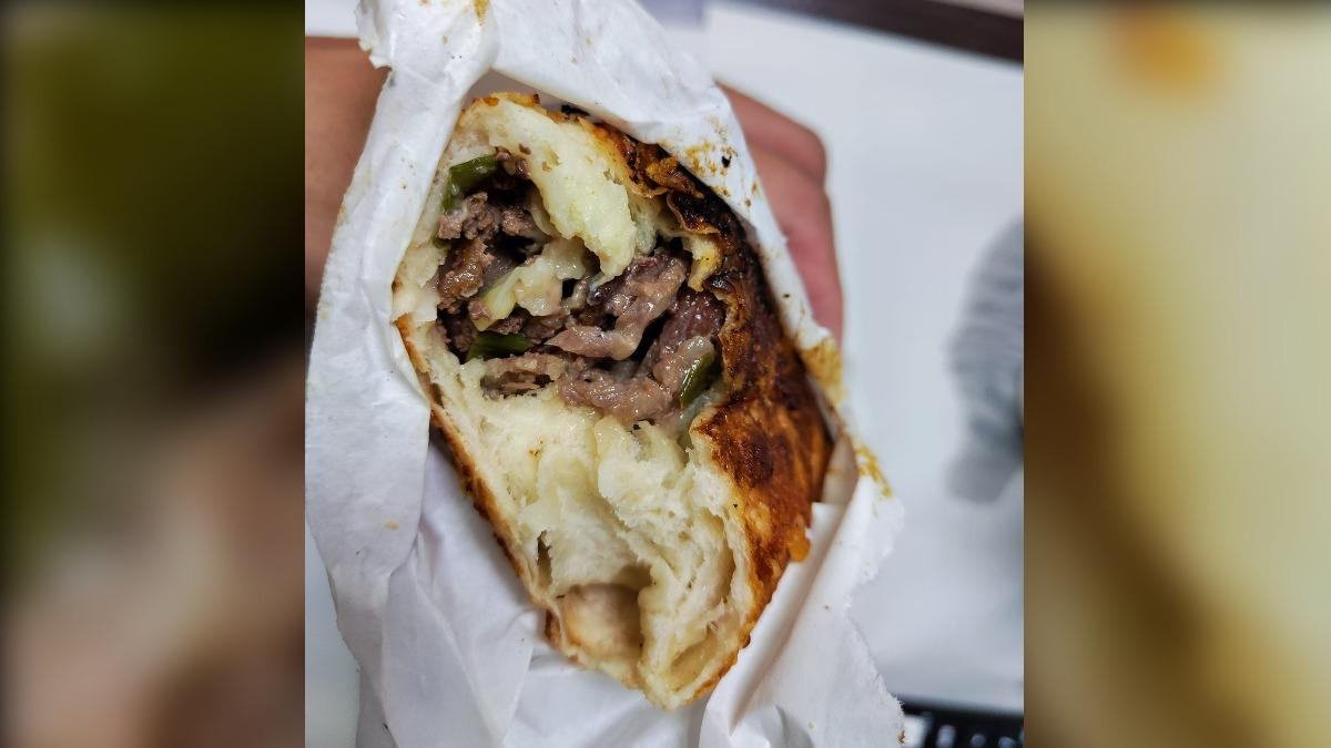 有會員認為好市多的牛肉捲皮多餡少,疑似變相漲價。(圖/翻攝自Costco好市多 商品經驗老實說臉書粉專)