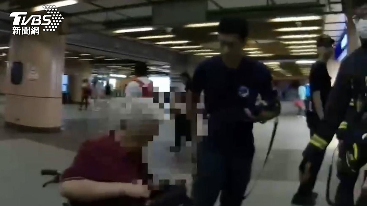 男子表示是因為頭暈才會不慎往前壓。(圖/TVBS)