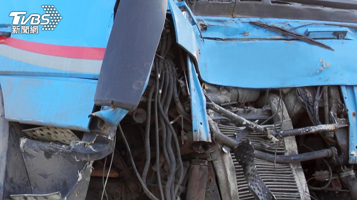 南投運將「駕車墜邊坡」!不知路面掏空 落百米深谷斷頸亡