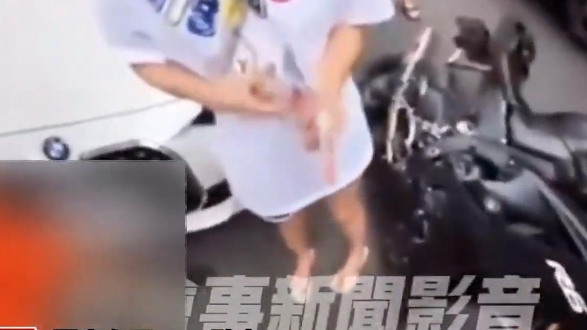 另一名女乘客在中間緩頰。（圖／翻攝自社會事新聞影音）