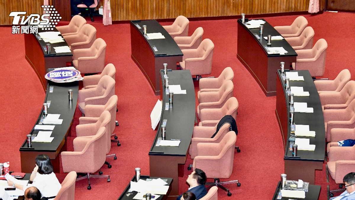 卓榮泰首赴立院施政報告 大批藍委離席:表達無聲抗議
