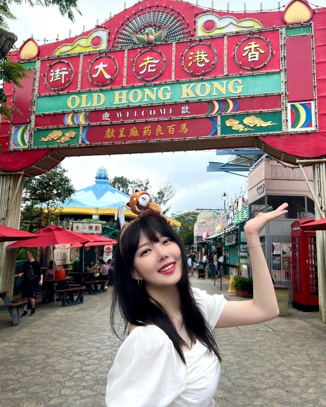 鄭睿隣在香港海洋公園的香港老大街拍美照。(圖/香港海洋公園提供)