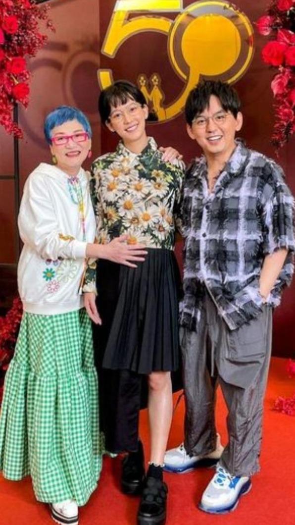張小燕與黃子佼師徒感情深厚,張小燕遲遲未針對黃子佼風波發聲,引發網友不滿。(圖/翻攝自張小燕臉書)